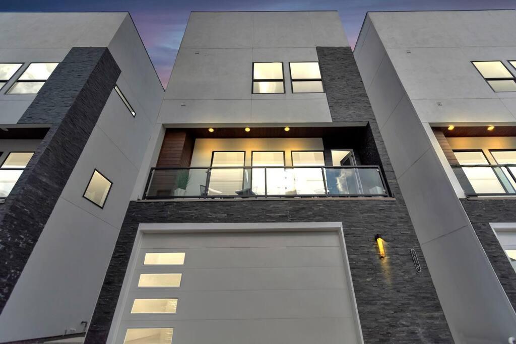 The Suite Spot! Downtown Skyline Views! Sleeps 12 Хьюстон Экстерьер фото