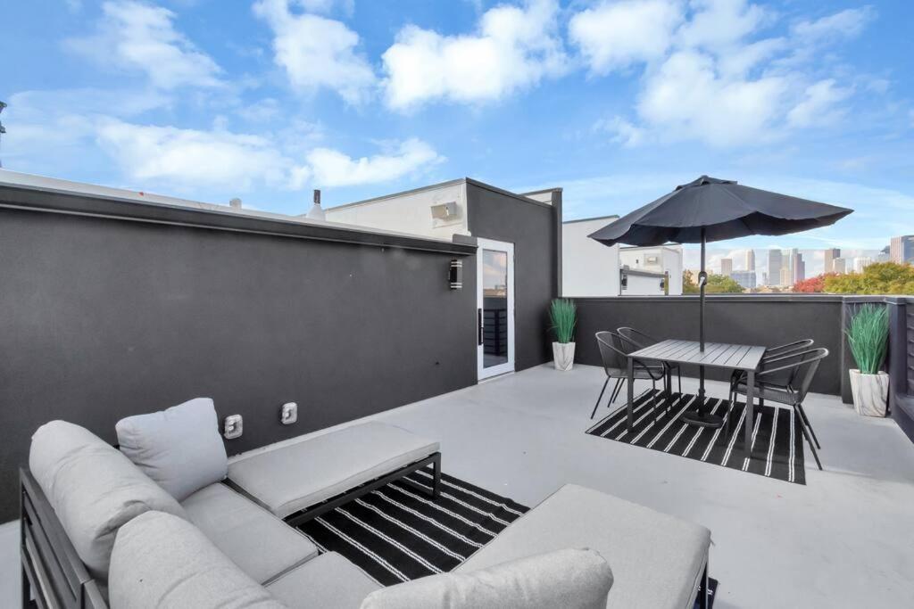 The Suite Spot! Downtown Skyline Views! Sleeps 12 Хьюстон Экстерьер фото