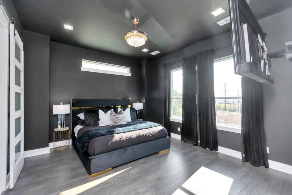 The Suite Spot! Downtown Skyline Views! Sleeps 12 Хьюстон Экстерьер фото