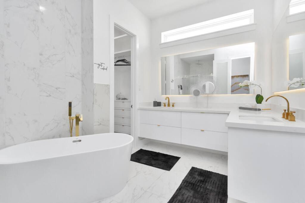 The Suite Spot! Downtown Skyline Views! Sleeps 12 Хьюстон Экстерьер фото