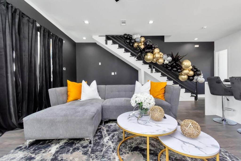 The Suite Spot! Downtown Skyline Views! Sleeps 12 Хьюстон Экстерьер фото