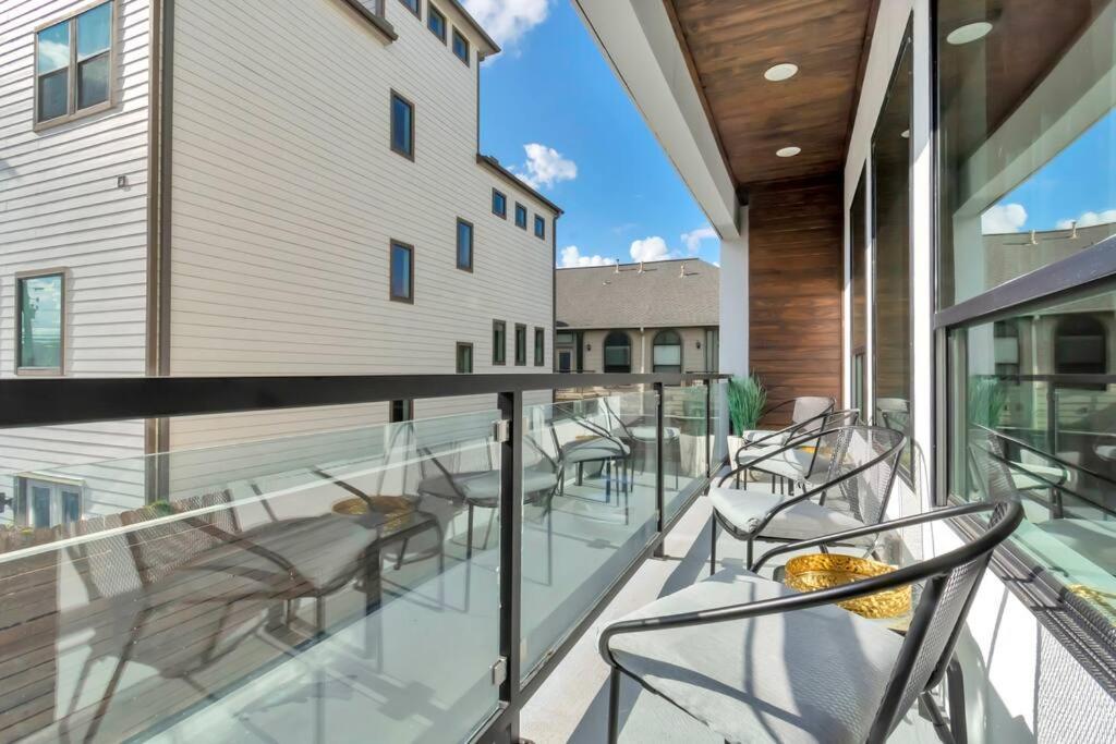 The Suite Spot! Downtown Skyline Views! Sleeps 12 Хьюстон Экстерьер фото