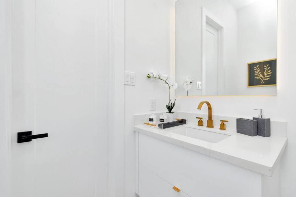 The Suite Spot! Downtown Skyline Views! Sleeps 12 Хьюстон Экстерьер фото